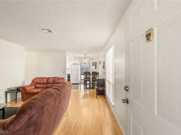 5171 Caliente Street , Unit 131, Las Vegas, NV 89119