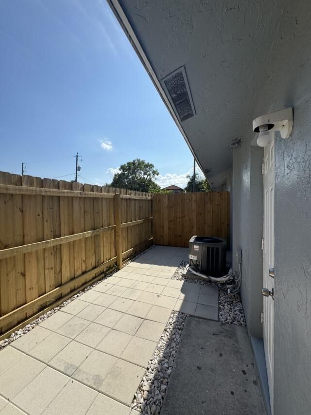 517 S F Street, Unit 1, Lake Worth, FL 33460 Photo