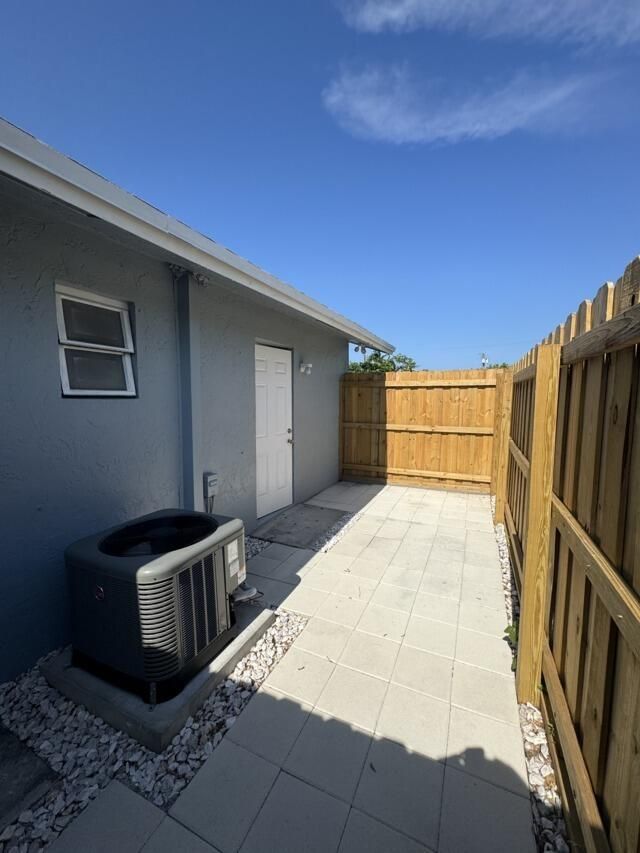 517 S F Street, Unit 1, Lake Worth, FL 33460 Photo