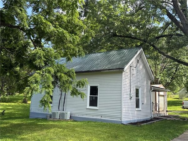 88 N Douglas Street, Kingston, MO 64650