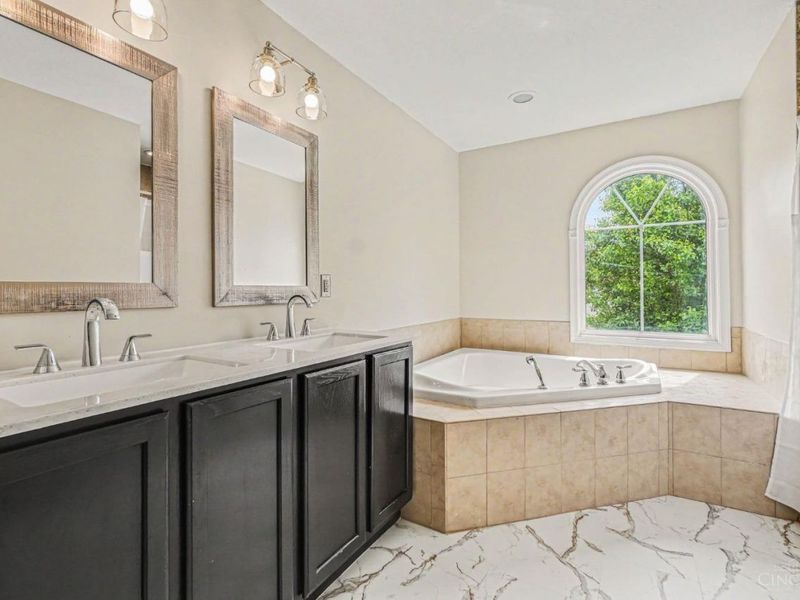 6887 Erie Drive, Maineville, OH 45039 Photo 16