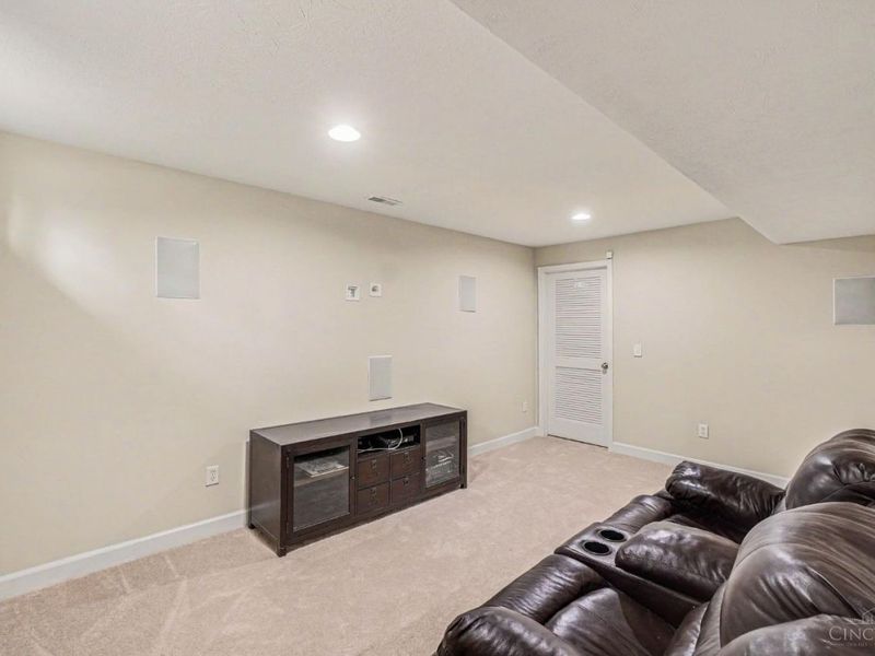 6887 Erie Drive, Maineville, OH 45039 Photo 22
