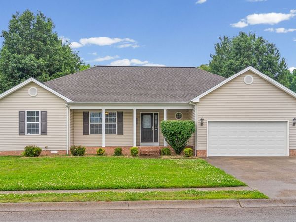 991 Wing Tip Cir, Hopkinsville, KY 42240