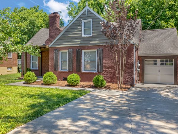907 Burchwood Ave, Nashville, TN 37216