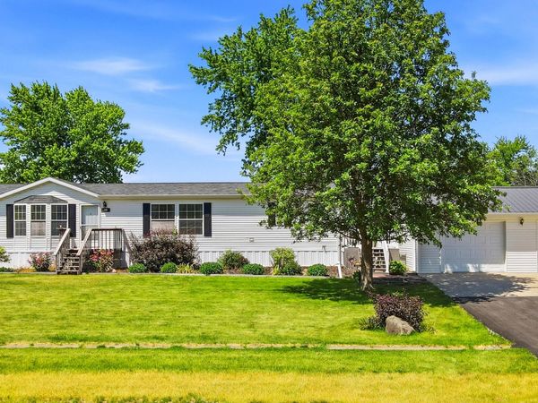 106 W WASHINGTON ST, Grandview, IA 52752