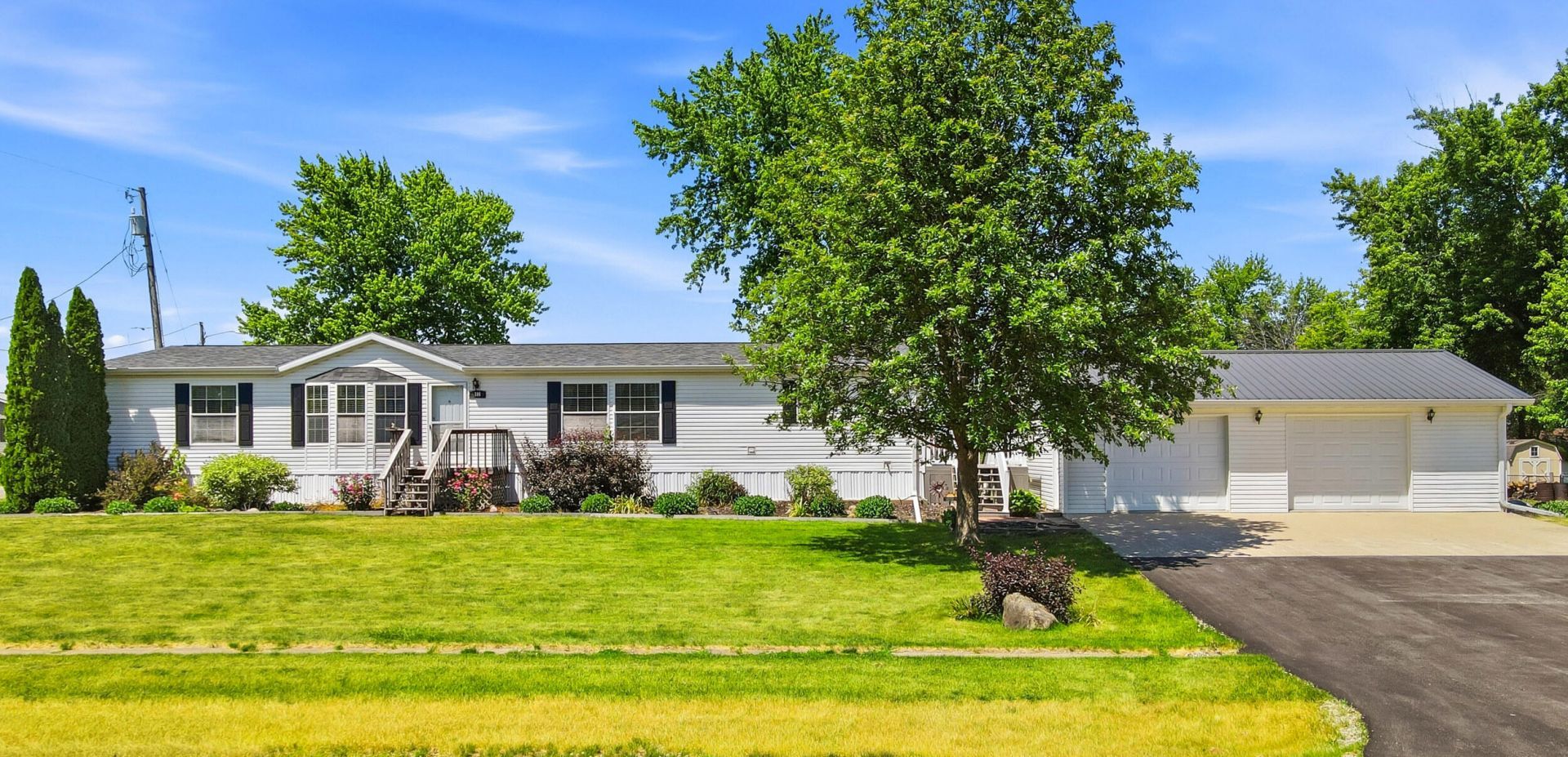 106 W Washington St, Grandview, IA 52752 Main Photo