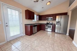 316 Legend Oaks Drive  photo 4