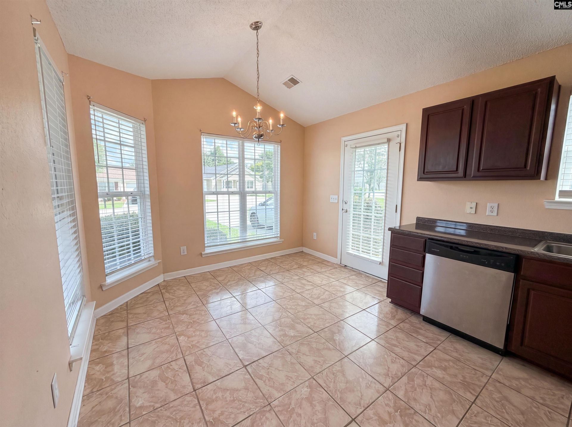 316 Legend Oaks Drive  Photo 6