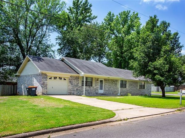 2200 19th Street , Russellville, AR 72802