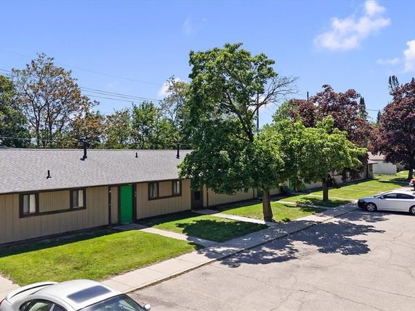 4144 Airport Road , Waterford Twp, MI 48329