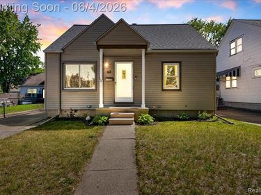 63 W Mahan Avenue, Hazel Park, MI 48030
