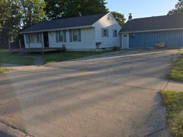 660 S Almont Avenue, Imlay City, MI 48444