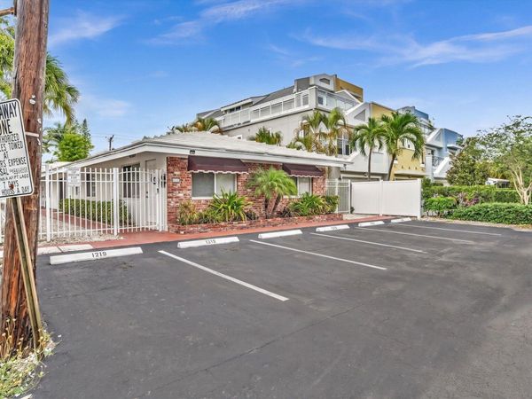 1219 NE 14th Avenue, Unit 1-5, Fort Lauderdale, FL 33304