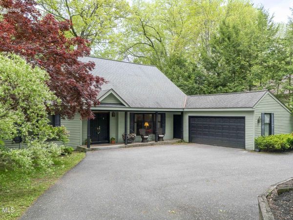 10 Longwood Drive, Saratoga Springs, NY 12866