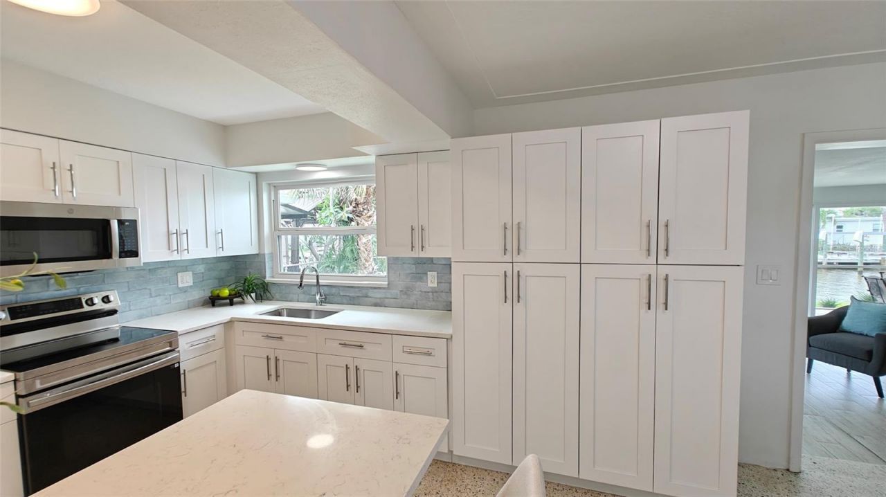 8521 42nd Avenue N, Saint Petersburg, FL 33709 Photo