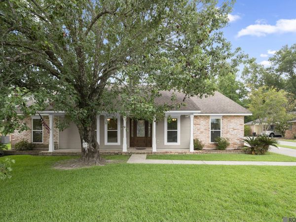 113 Oakwood Dr, Denham Springs, LA 70726