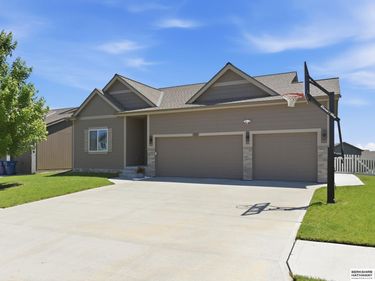 7165 N 167th Street, Bennington, NE 68007