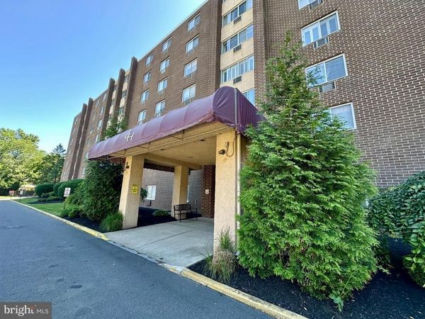 860 LOWER FERRY ROAD, Unit 2 O, EWING, NJ 08628