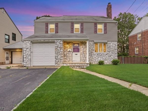 50 Reservoir Pl, Belleville, NJ 07109