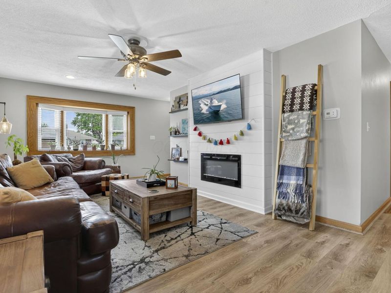 2587 Dartmoor Road , Grove City, OH 43123 Photo 3