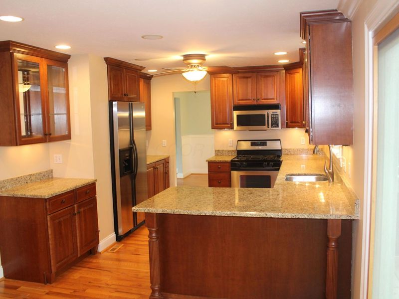 1013 Clubview Boulevard S, Columbus, OH 43235 Photo 8