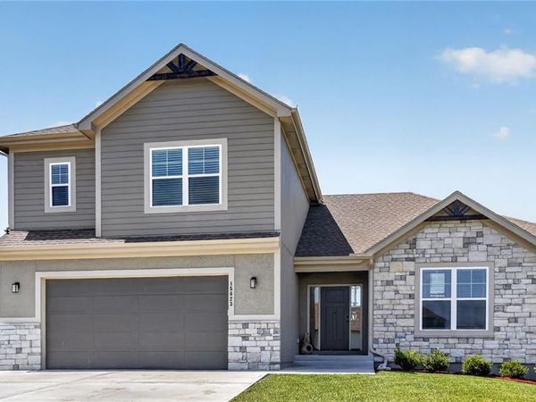 15623 Lakeside Drive, Basehor, KS 66007
