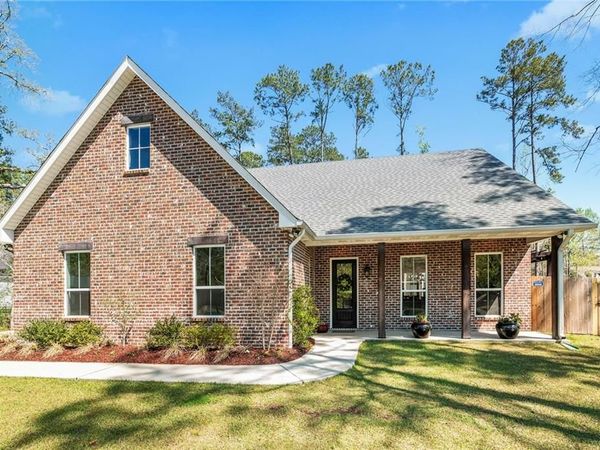 935 DUPARD Street , Mandeville, LA 70448