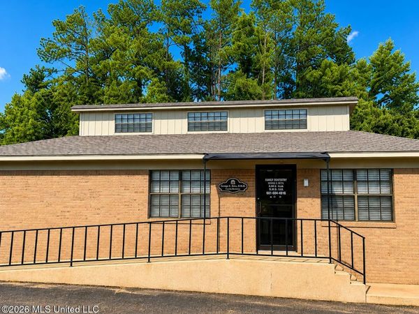 108 Trade Center Lane, Hazlehurst, MS 39083
