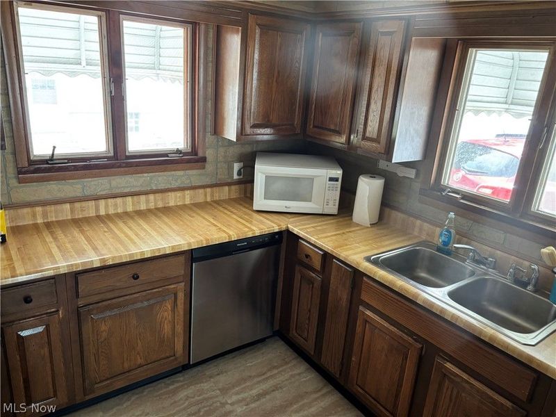 732 Tallmadge Road , Cuyahoga Falls, OH 44221 Photo 25