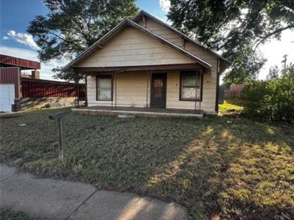 805 N 4th Street, Sayre, OK 73662