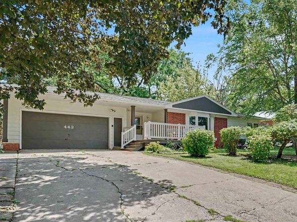 443 S Hackett Road, Waterloo, IA 50701