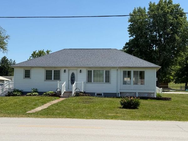 206 6th Avenue E, Andalusia, IL 61232