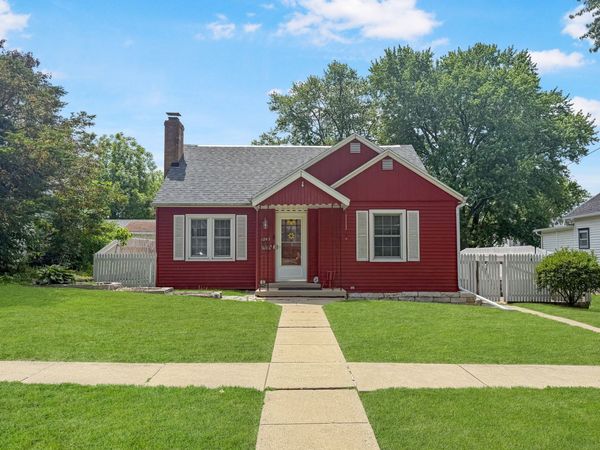 1245 W Harrison Street , Freeport, IL 61032