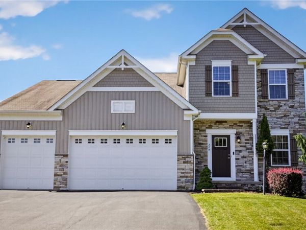 229 W Country Barn Rd , Houston, PA 15342