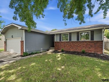 4220 Jacquelyn Drive, Lincoln, NE 68516