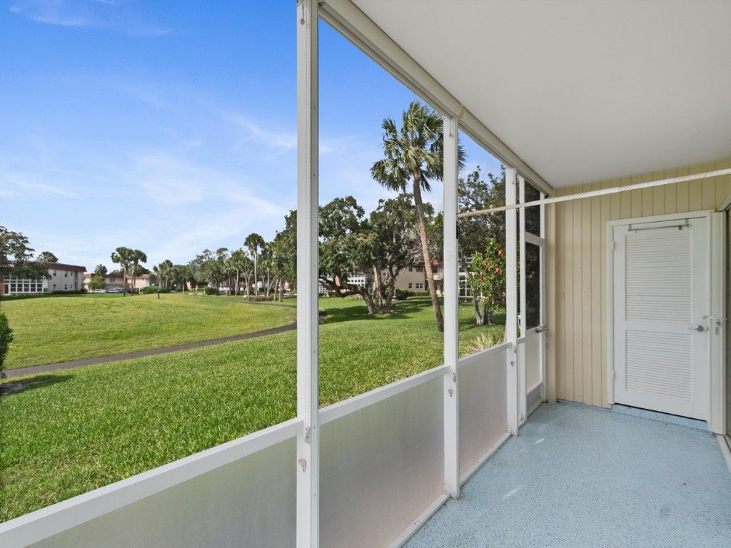 105 Spring Lake Court, Unit 102, Vero Beach, FL 32962 Photo