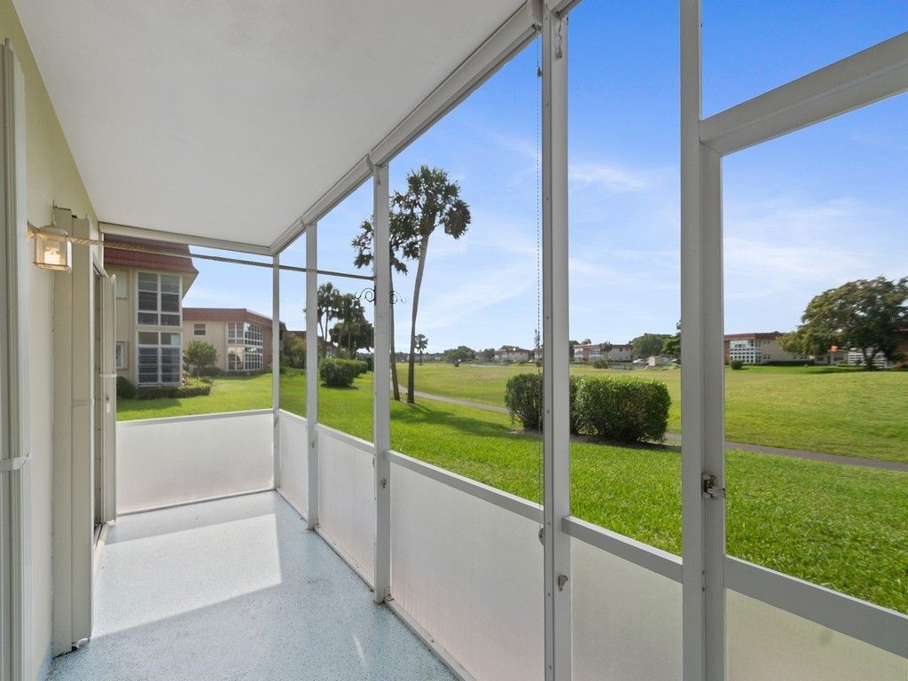 105 Spring Lake Court, Unit 102, Vero Beach, FL 32962 Photo