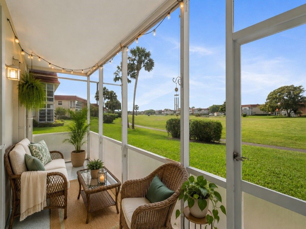 105 Spring Lake Court, Unit 102, Vero Beach, FL 32962 Photo