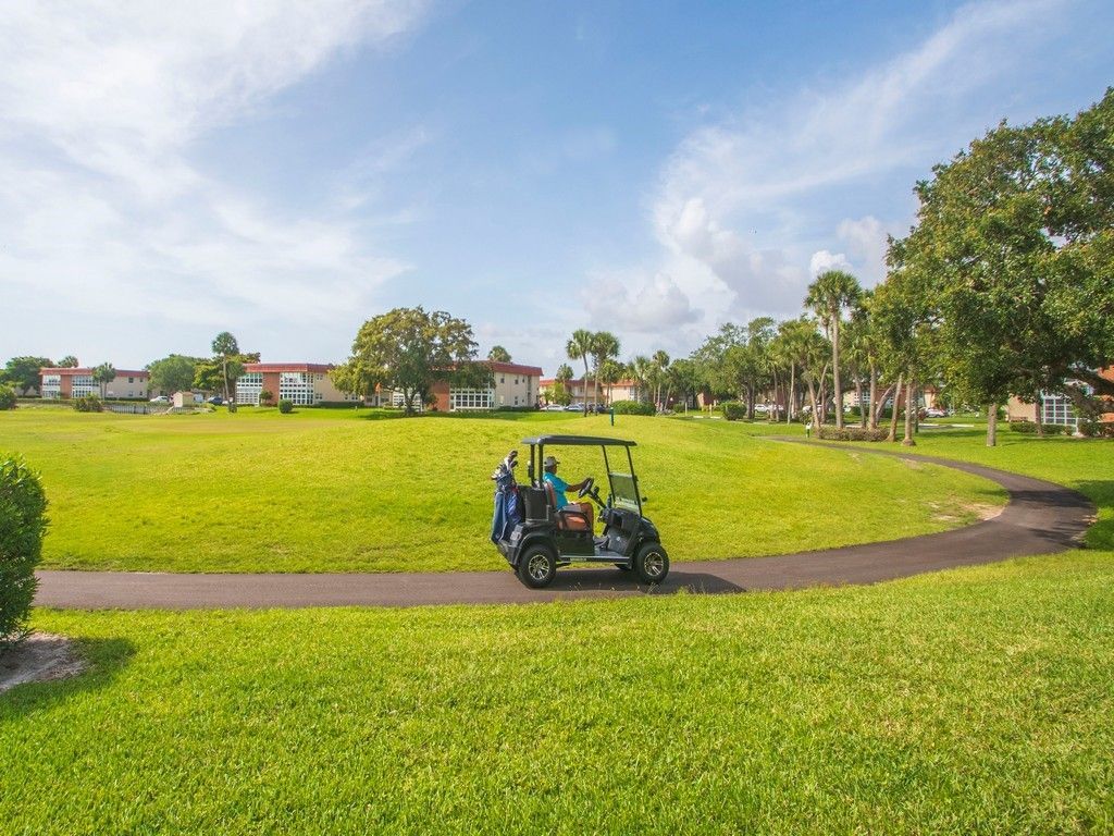 105 Spring Lake Court, Unit 102, Vero Beach, FL 32962 Photo