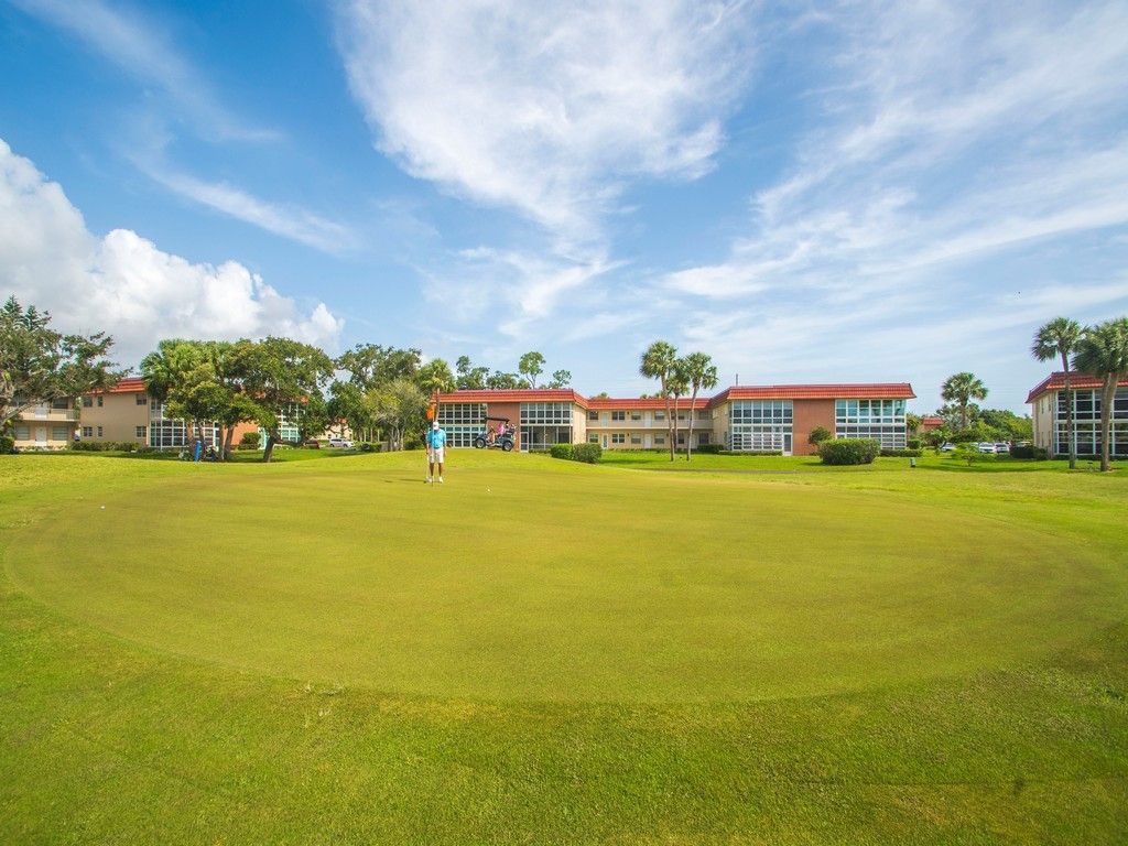 105 Spring Lake Court, Unit 102, Vero Beach, FL 32962 Photo