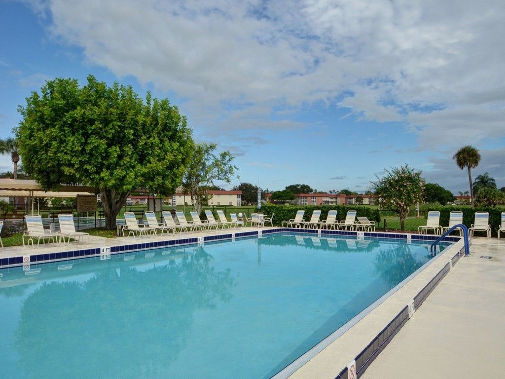 105 Spring Lake Court, Unit 102, Vero Beach, FL 32962 Photo