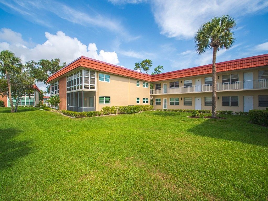 105 Spring Lake Court, Unit 102, Vero Beach, FL 32962 Photo