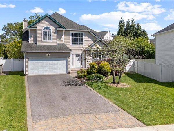 144 Cranberry Court , Melville, NY 11747