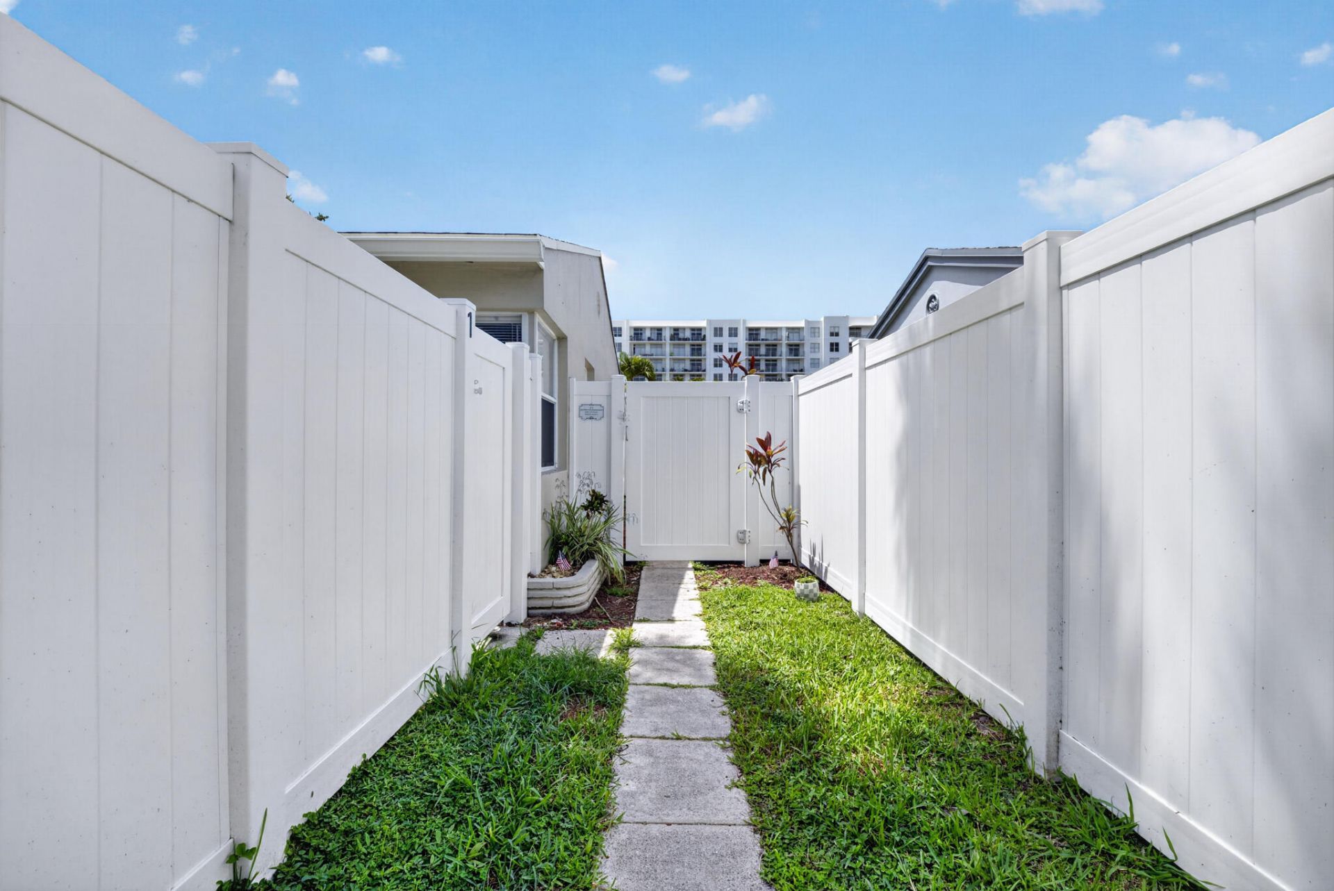412 SE 16th Street, Unit 3, Fort Lauderdale, FL 33316 Photo
