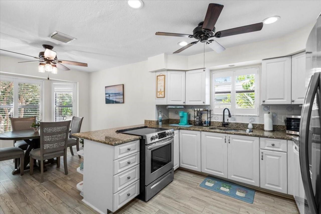 2250 SE Country Club Lane, Stuart, FL 34996 Photo
