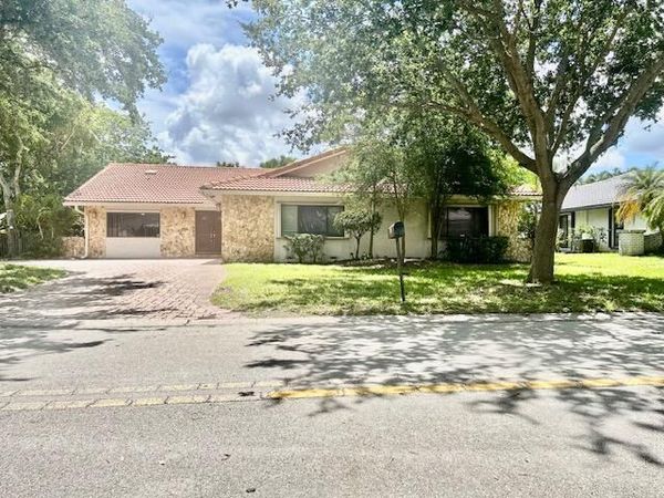 501 NW 107th Terrace, Coral Springs, FL 33071