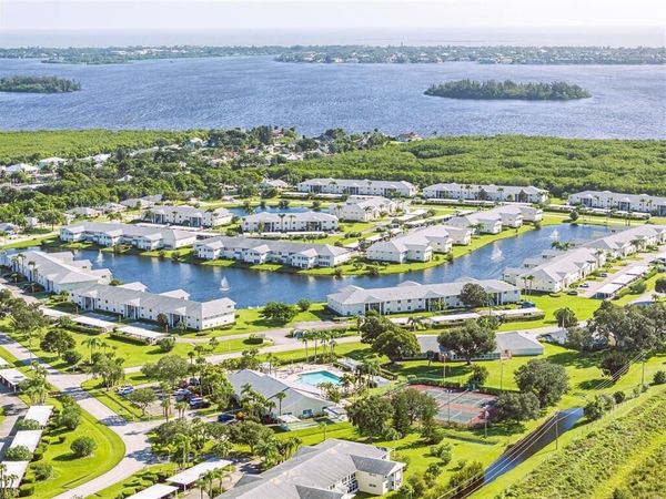 464 Grove Isle Circle, Vero Beach, FL 32962