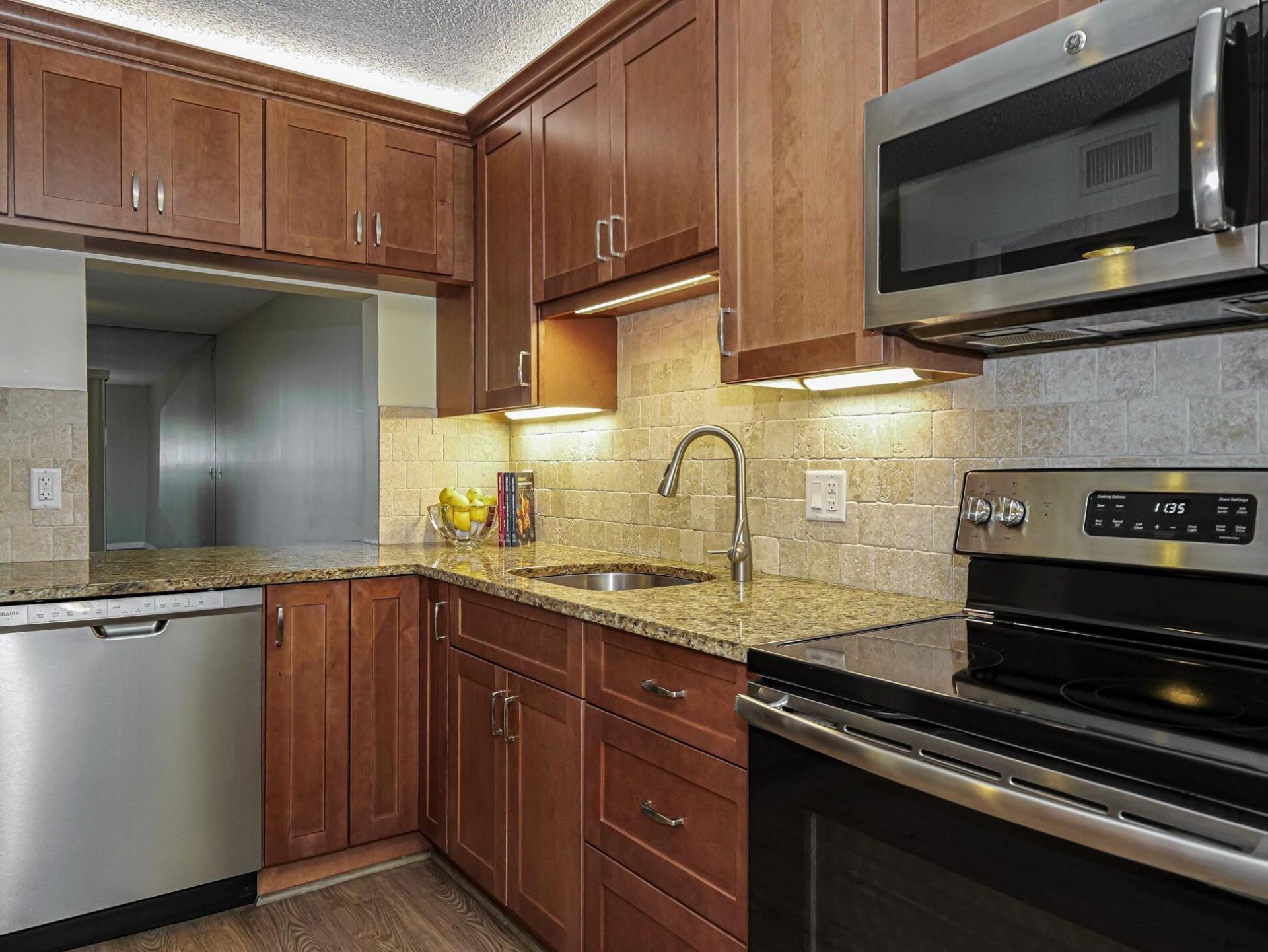464 Grove Isle Circle, Vero Beach, FL 32962 Photo