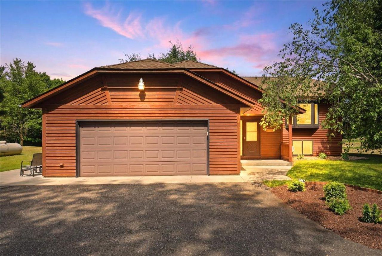 2088 30th Avenue , Baldwin, WI 54002