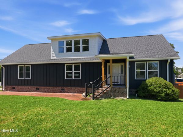 201 Mansfield Parkway, Morehead City, NC 28557